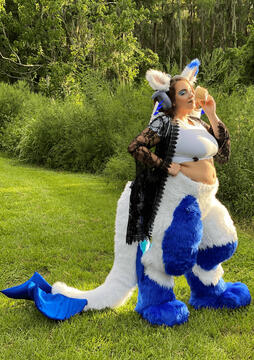 Ears +Big Horns, Large Tail +Wag, Feet Outdoor, Legs